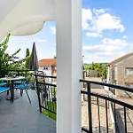 Apartman In With Kitchen Pirovac