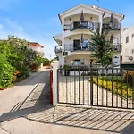 Apartman In With Kitchen *
