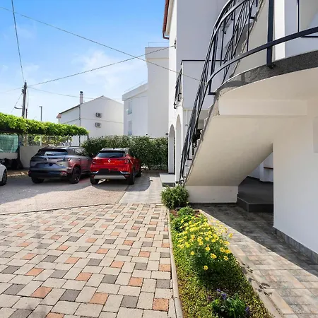 דירה In With Kitchen *