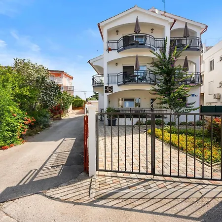 Apartament In With Kitchen *