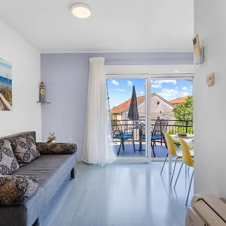 Apartment In With Kitchen *