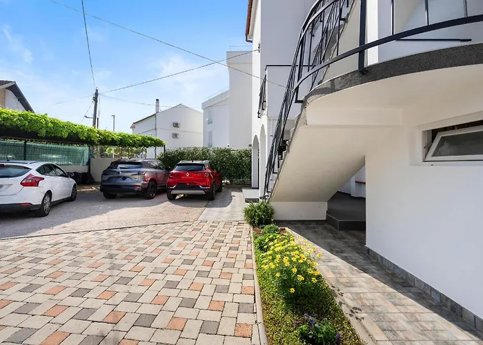 דירה In With Kitchen *