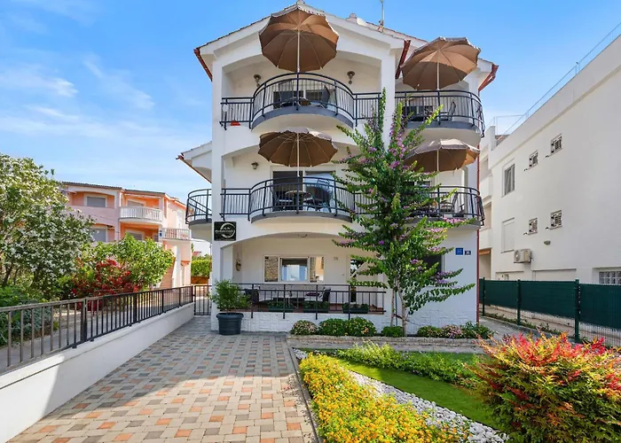 In With Kitchen アパート *