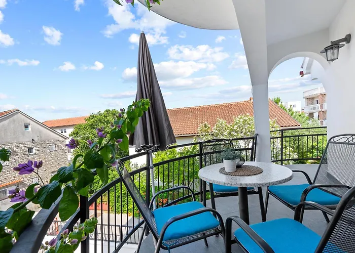 In With Kitchen アパート *